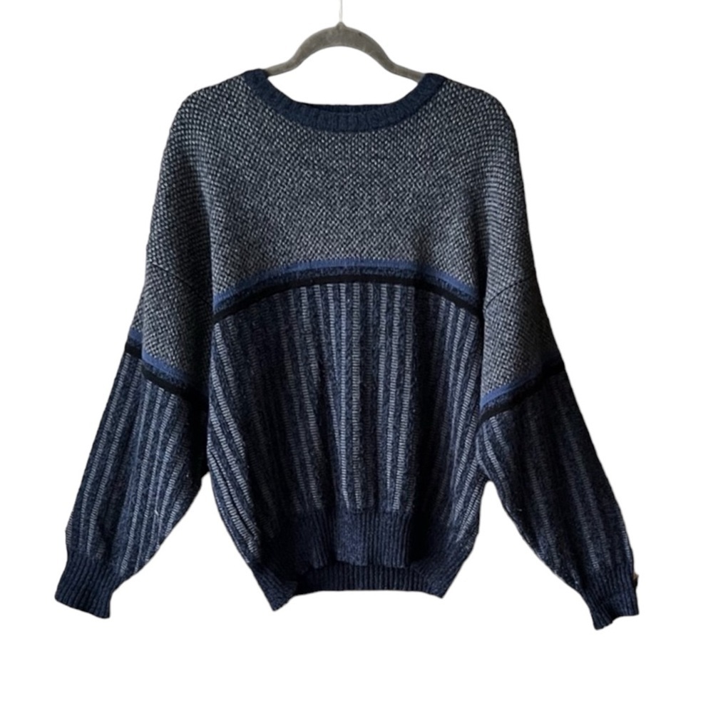 Slouchy weekends quality oversize preppy men’s sweater. Size Large